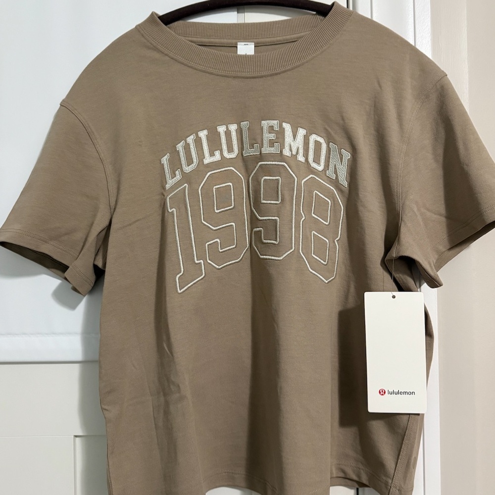 Lululemon Relaxed Fit Cotton Jersey T-Shirt *Graphic (Size 4) in Sheer Oak - Picture 3 of 8